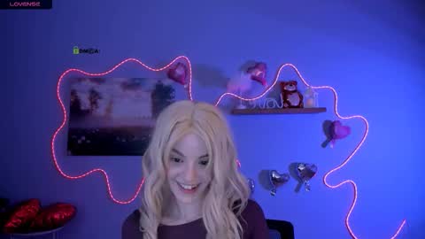 Snapshot of leila_viper_ chatting on February 25, 8:51 pm leila_viper_ online show from February 25, 8:51 pm