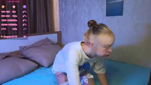 Snapshot of leiladwight chatting on December 3, 4:36 am Leila online show from December 3, 4:36 am