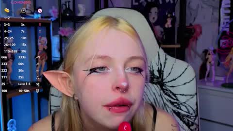 Snapshot of leiladwight chatting on October 5, 4:05 pm Leila online show from October 5, 4:05 pm