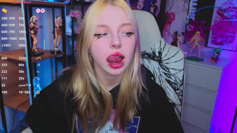 Snapshot of leiladwight chatting on October 8, 4:48 pm Leila online show from October 8, 4:48 pm