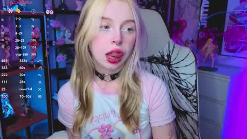 Snapshot of leiladwight chatting on October 15, 4:07 pm Leila online show from October 15, 4:07 pm