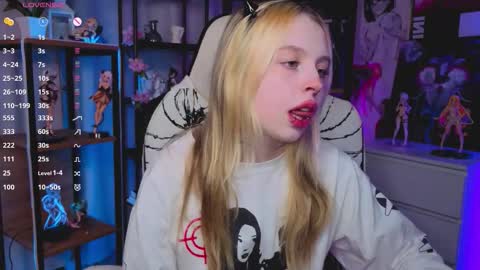 Snapshot of leiladwight chatting on November 23, 4:07 pm Leila online show from November 23, 4:07 pm