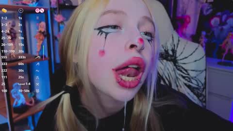 Snapshot of leiladwight chatting on November 28, 5:15 pm Leila online show from November 28, 5:15 pm