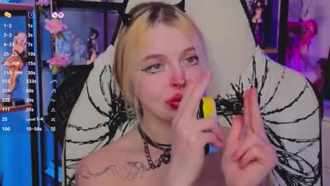 Snapshot of leiladwight chatting on November 29, 4:10 pm Leila online show from November 29, 4:10 pm