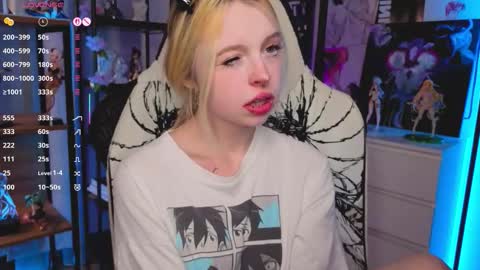 Snapshot of leiladwight chatting on December 2, 5:08 pm Leila online show from December 2, 5:08 pm