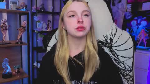 Snapshot of leiladwight chatting on December 5, 4:14 pm Leila online show from December 5, 4:14 pm