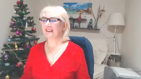 Snapshot of leilamays chatting on January 3, 8:00 am Leila Kinky online show from January 3, 8:00 am