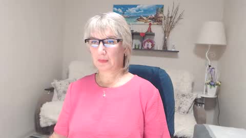 Snapshot of leilamays chatting on October 6, 5:05 am Leila Kinky online show from October 6, 5:05 am