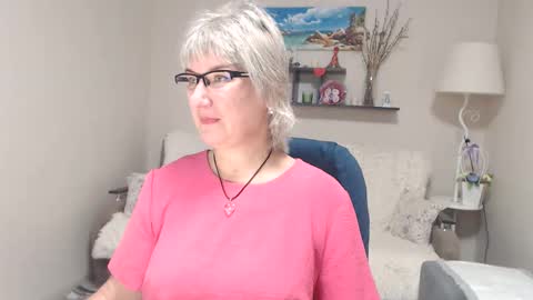 Snapshot of leilamays chatting on October 15, 5:18 am Leila Kinky online show from October 15, 5:18 am