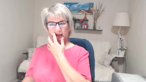 Snapshot of leilamays chatting on October 17, 5:43 am Leila Kinky online show from October 17, 5:43 am