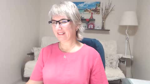 Snapshot of leilamays chatting on October 20, 5:08 am Leila Kinky online show from October 20, 5:08 am