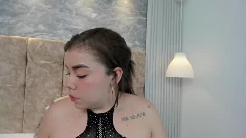 leilapons online show from September 15, 8:53 pm