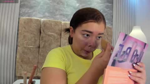 leilapons online show from January 13, 5:29 pm