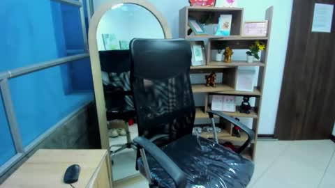 Leila online show from October 31, 12:28 pm