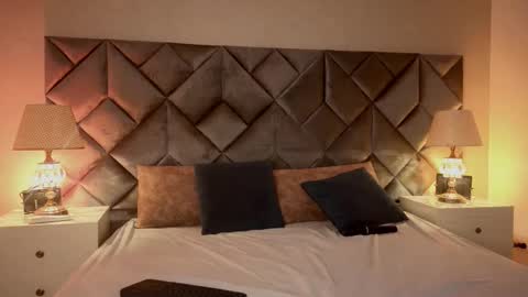 Leizathompson online show from March 25, 5:30 pm