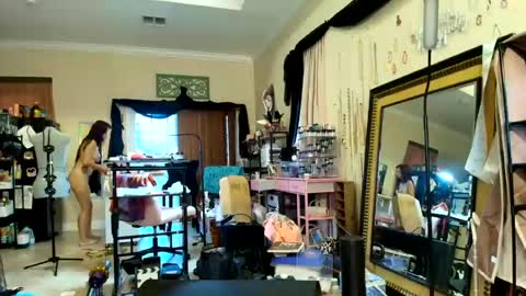 Snapshot of lelulovexo chatting on August 4, 10:23 pm Lelu Love online show from August 4, 10:23 pm