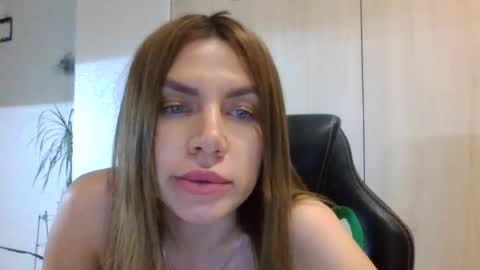 lena6122000 online show from June 17, 10:21 pm