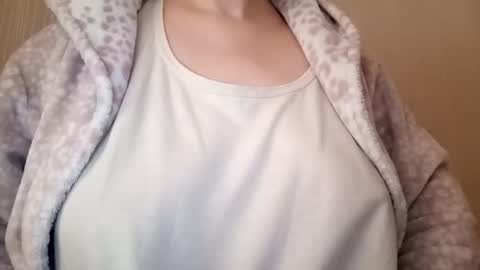 lenagolden online show from February 5, 10:09 am