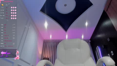 Snapshot of lenah_smith chatting on February 20, 11:31 am LENAH online show from February 20, 11:31 am