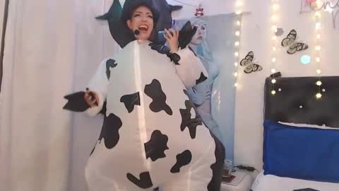 Snapshot of lenaleenyan chatting on February 15, 12:15 am lenaleenyan online show from February 15, 12:15 am