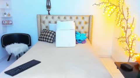 Lena  online show from October 5, 12:58 pm