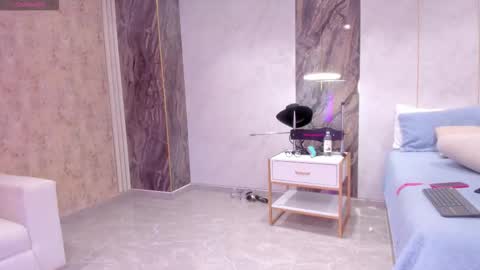 Snapshot of lenathompson chatting on December 5, 3:15 am Lenathompson online show from December 5, 3:15 am