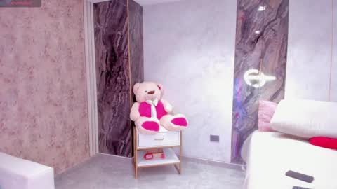 Snapshot of lenathompson chatting on February 26, 4:22 am Lenathompson online show from February 26, 4:22 am