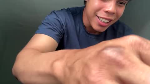 Snapshot of leo7_05 chatting on October 1, 10:16 pm leo7_05 online show from October 1, 10:16 pm