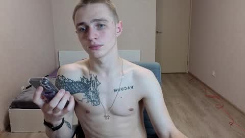 Snapshot of leo__miller chatting on February 24, 4:43 am LEO online show from February 24, 4:43 am