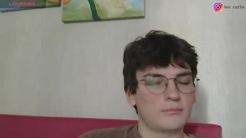 leo_cutie online show from May 16, 6:32 am