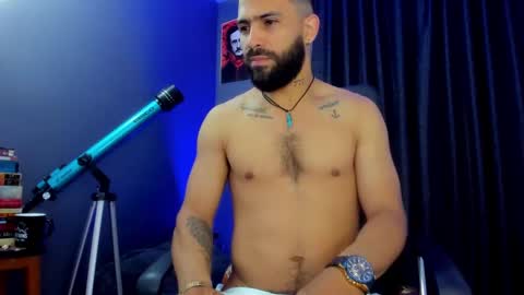 Leo  Diaz online show from December 29, 8:15 pm