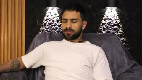 Leo  Diaz online show from February 14, 2:08 am