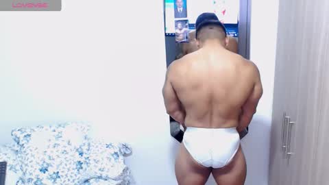 Snapshot of leo_muscleboy chatting on September 18, 11:51 pm Leo online show from September 18, 11:51 pm