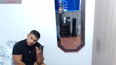 Snapshot of leo_muscleboy chatting on September 24, 12:25 am Leo online show from September 24, 12:25 am