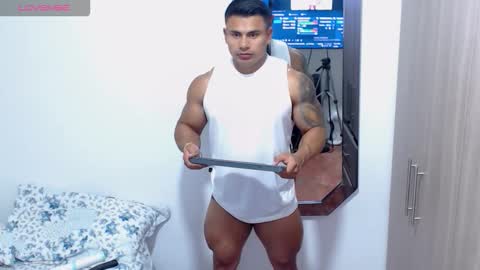 Snapshot of leo_muscleboy chatting on October 8, 1:25 am Leo online show from October 8, 1:25 am