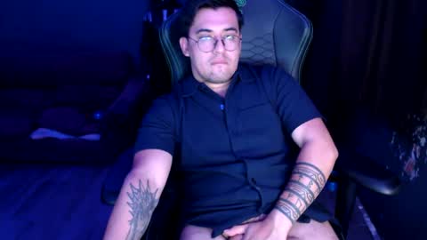 Snapshot of leo_star69 chatting on December 24, 3:05 am leo_star69 online show from December 24, 3:05 am