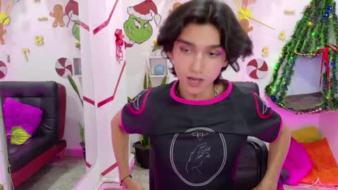 Snapshot of leoadamss chatting on December 18, 5:10 pm Leo online show from December 18, 5:10 pm