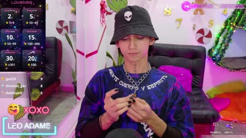 Snapshot of leoadamss chatting on December 23, 8:25 pm Leo online show from December 23, 8:25 pm