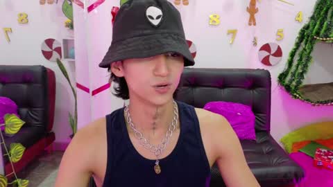 Snapshot of leoadamss chatting on December 24, 9:44 pm Leo online show from December 24, 9:44 pm