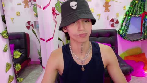 Snapshot of leoadamss chatting on December 26, 1:32 pm Leo online show from December 26, 1:32 pm