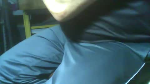 Snapshot of leobauo chatting on May 9, 10:59 pm leobauo online show from May 9, 10:59 pm