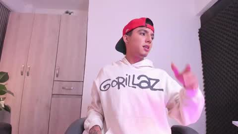 Snapshot of leohard_ chatting on January 7, 12:29 pm leohard_ online show from January 7, 12:29 pm