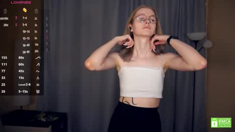 Snapshot of leolakorner chatting on January 17, 7:06 pm Hello Im Roxy Im just starting my journey here so lets get acquainted online show from January 17, 7:06 pm