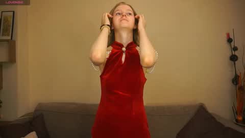 Snapshot of leolakorner chatting on February 14, 8:38 pm Hello Im Roxy Im just starting my journey here so lets get acquainted online show from February 14, 8:38 pm