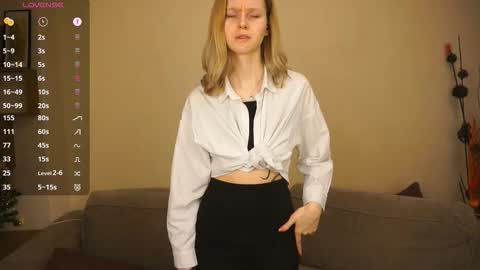 Snapshot of leolakorner chatting on February 15, 7:21 pm Hello Im Roxy Im just starting my journey here so lets get acquainted online show from February 15, 7:21 pm