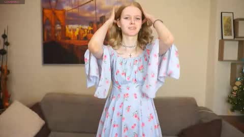 Snapshot of leolakorner chatting on February 27, 4:18 pm Hello Im Roxy Im just starting my journey here so lets get acquainted online show from February 27, 4:18 pm