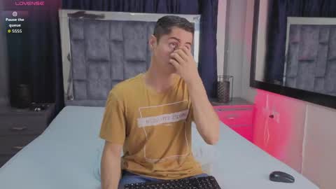 leomonnroe online show from April 16, 7:03 pm