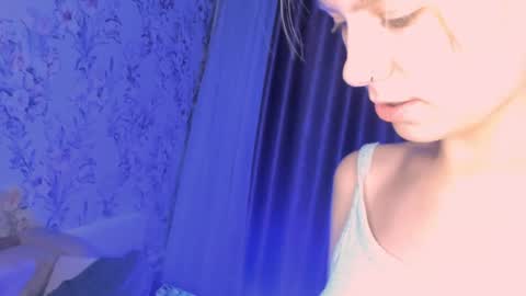 Leon and Lily online show from December 4, 9:02 pm