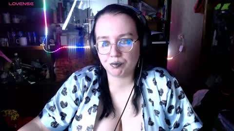 Snapshot of leona_harrison chatting on December 9, 10:00 am Leona Harrison online show from December 9, 10:00 am
