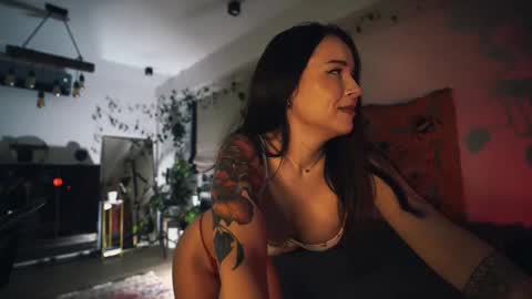 Snapshot of leonamell chatting on October 10, 11:15 pm Leo online show from October 10, 11:15 pm